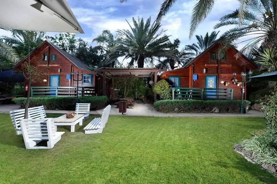 Family Cabin Menaẖemya Εξωτερικό φωτογραφία