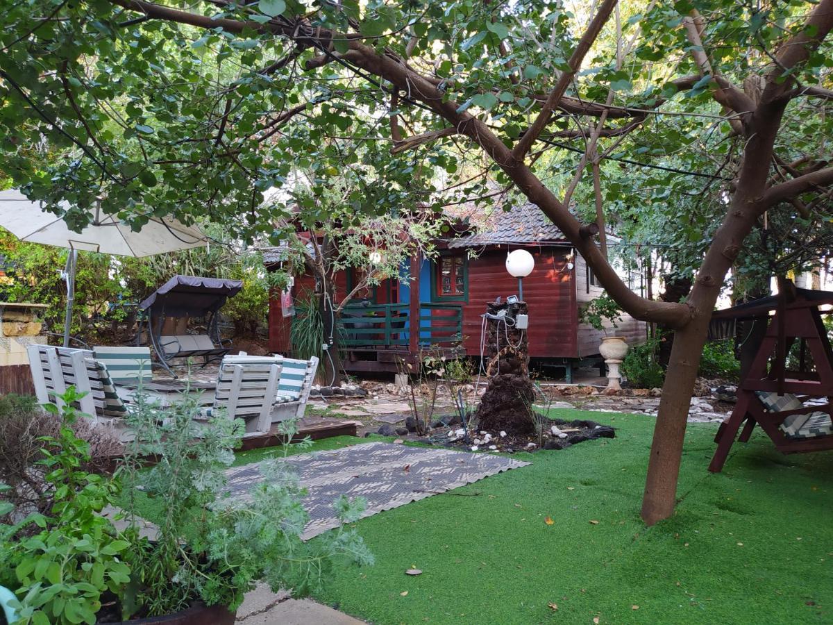 Family Cabin Menaẖemya Εξωτερικό φωτογραφία