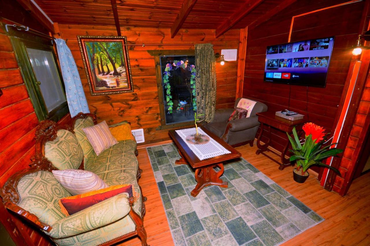 Family Cabin Menaẖemya Εξωτερικό φωτογραφία