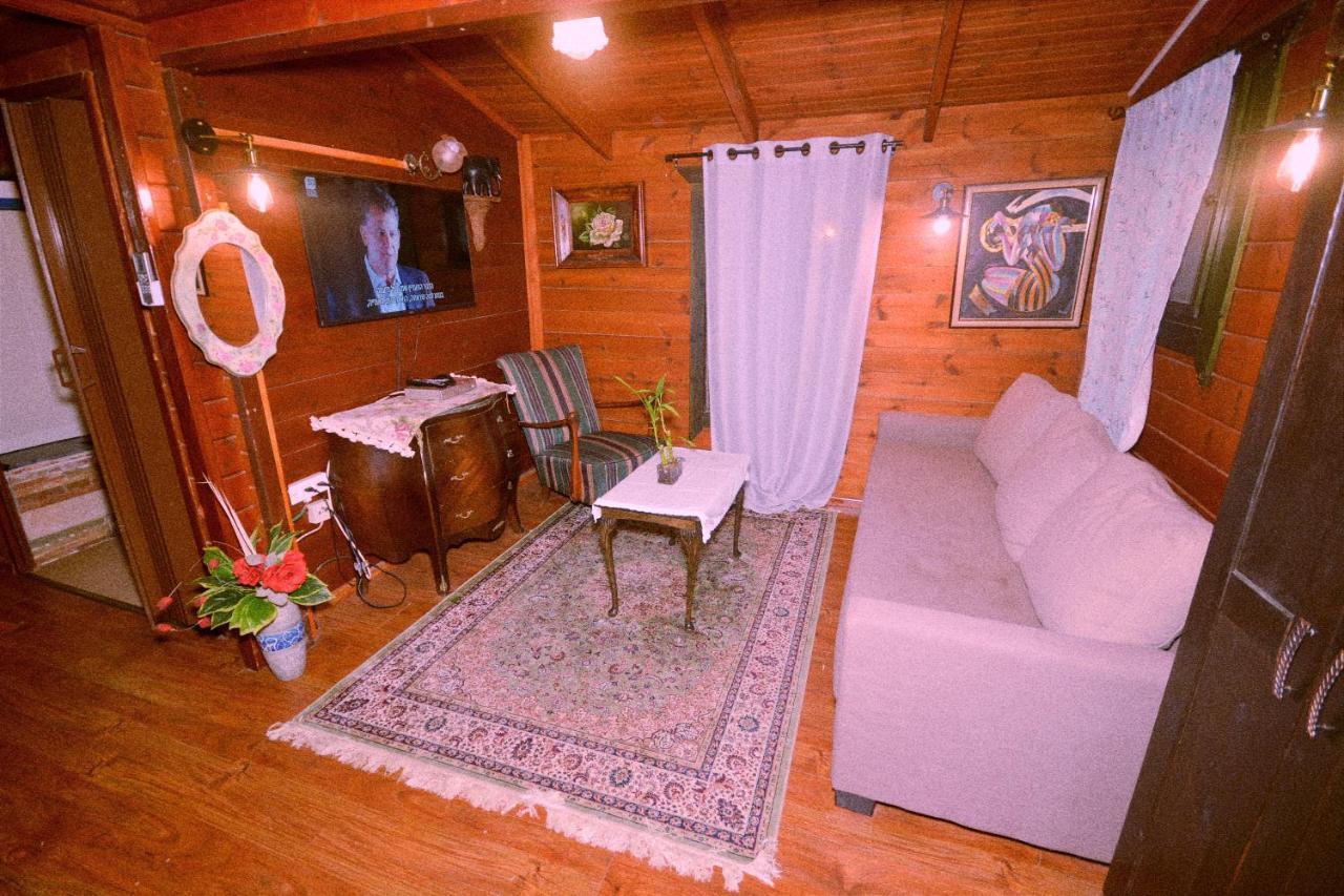 Family Cabin Menaẖemya Εξωτερικό φωτογραφία
